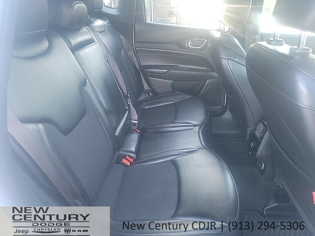 Used 2023 Jeep Compass Trailhawk AWD/4WD image 13