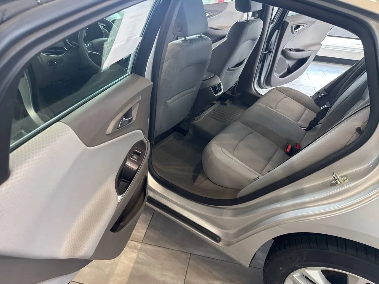 Used 2018 Chevrolet Malibu LT FWD image 28