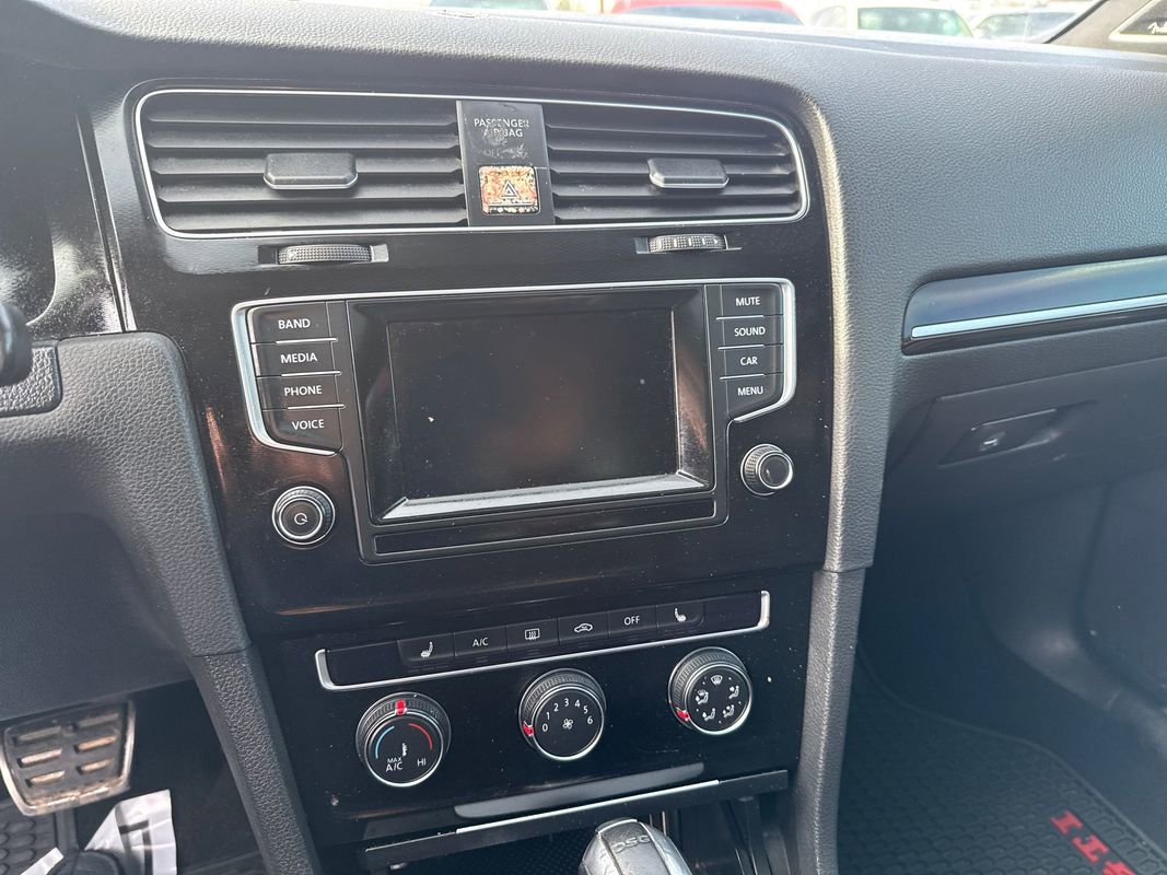 Used 2015 Volkswagen GTI SE FWD image 18
