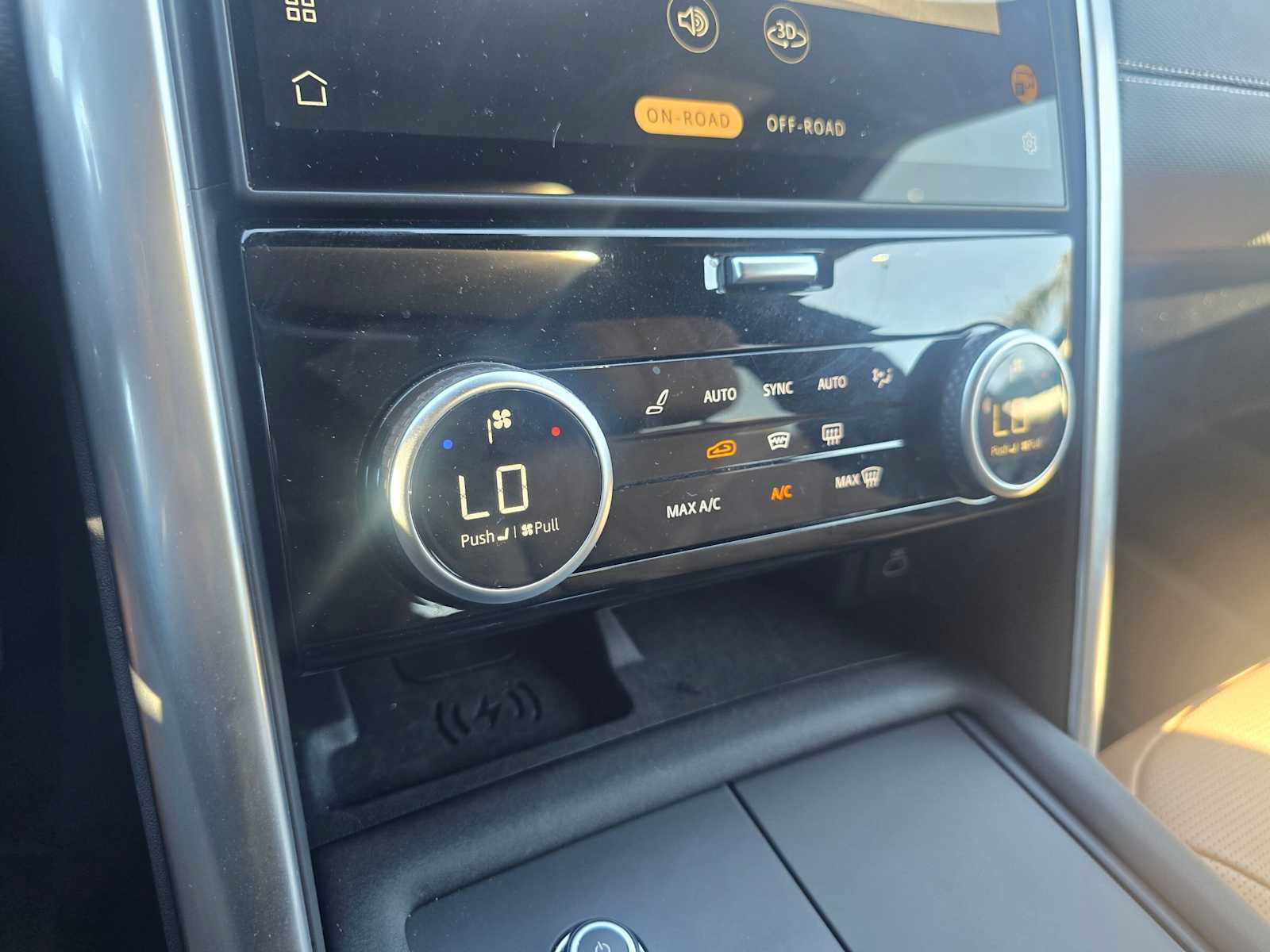 Used 2025 Land Rover Discovery Dynamic SE AWD/4WD image 29