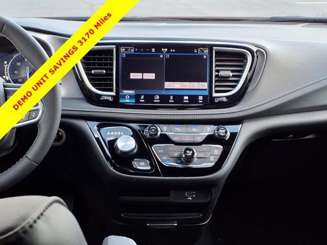 New 2026 Chrysler Pacifica Select image 7
