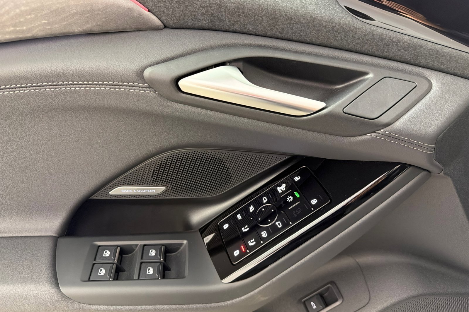 Certified 2025 Audi A6 e-tron Premium Plus w/ Premium Plus image 10