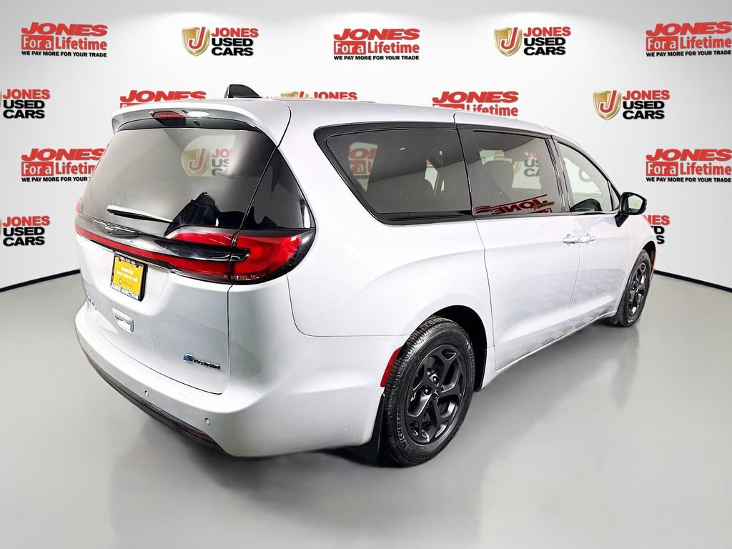 Used 2023 Chrysler Pacifica Touring-L w/ S Appearance Package image 16