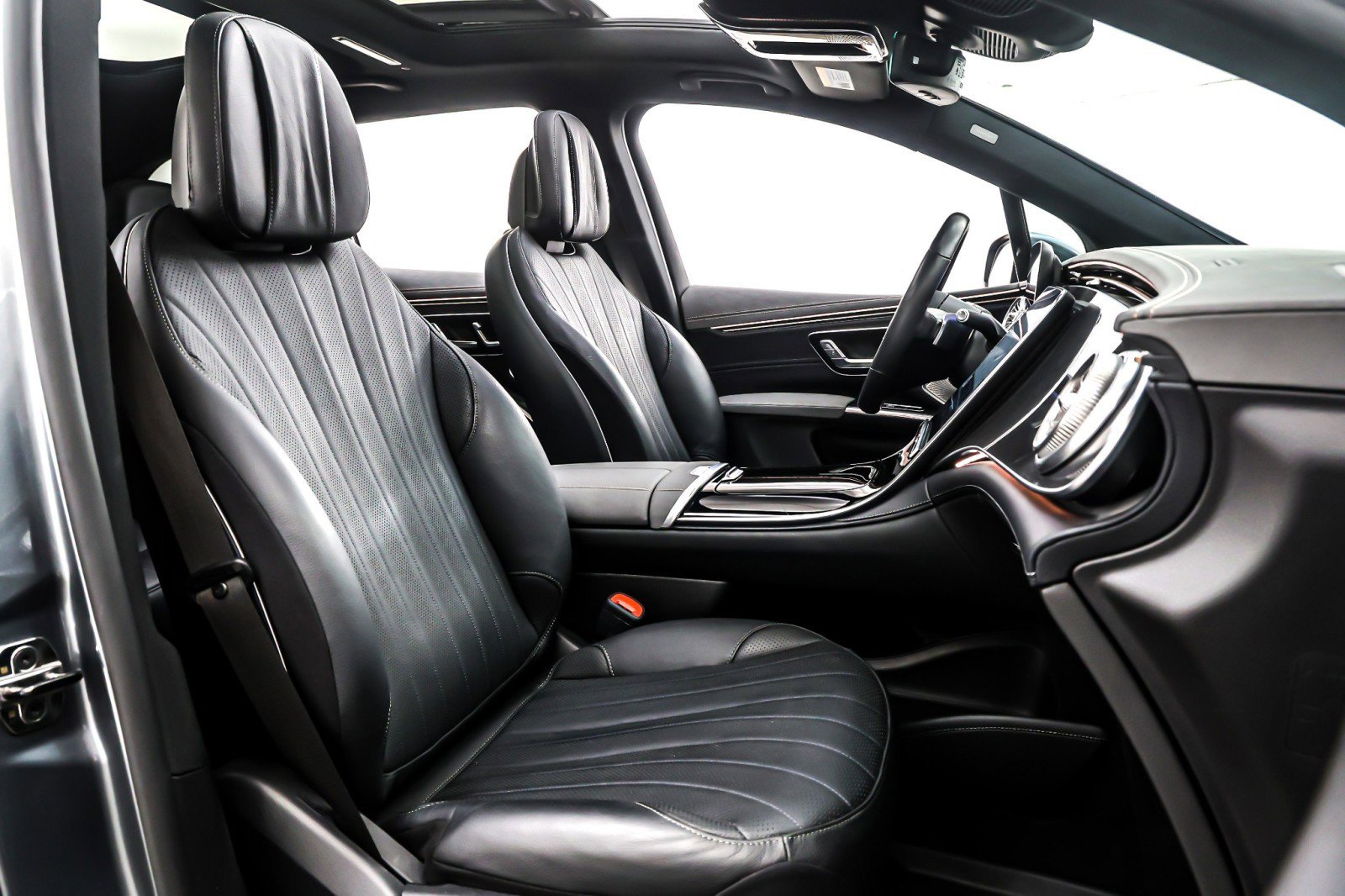 Used 2023 Mercedes-Benz EQS 450+ 4MATIC SUV w/ Exclusive Trim Package image 7