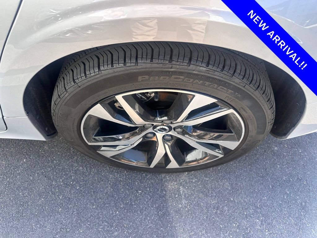 Certified 2025 Volvo S60 B5 Core AWD/4WD image 6