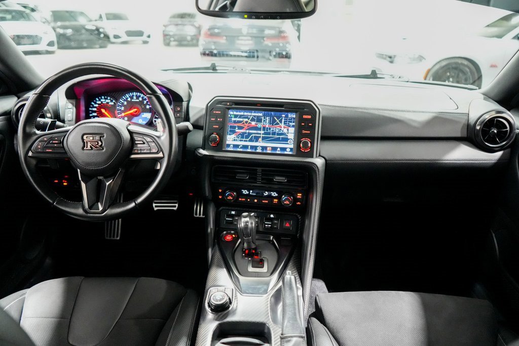 Used 2020 Nissan GT-R Premium image 13