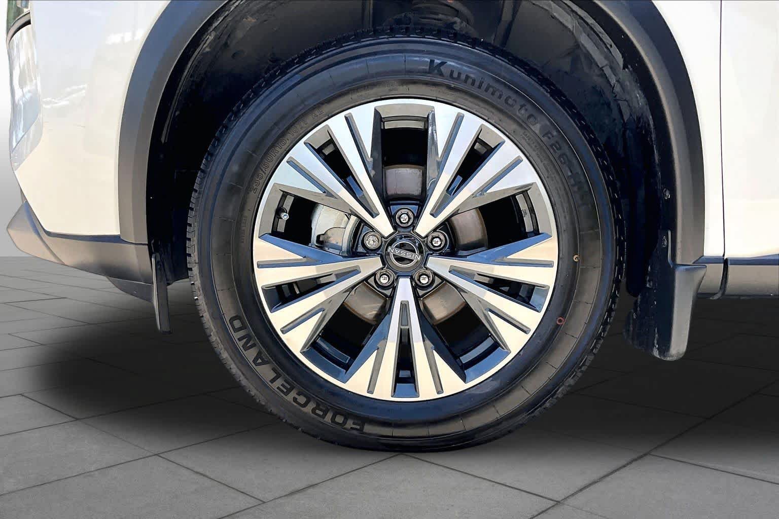 Certified 2023 Nissan Rogue SV FWD image 11