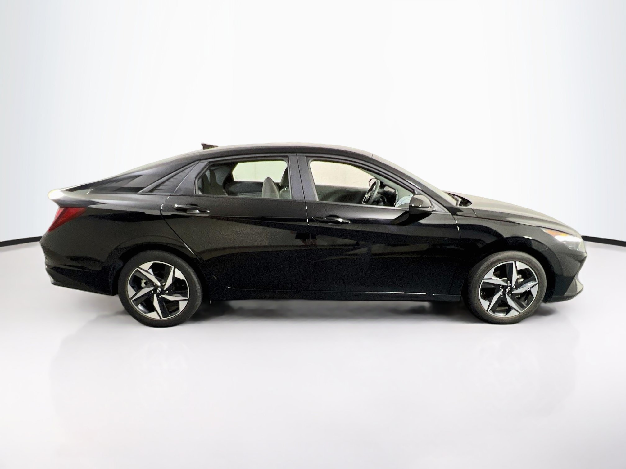 Used 2023 Hyundai Elantra SEL w/ Convenience Package FWD image 4