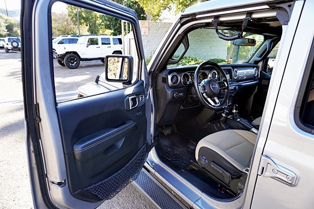 Used 2018 Jeep Wrangler Unlimited Sahara image 41