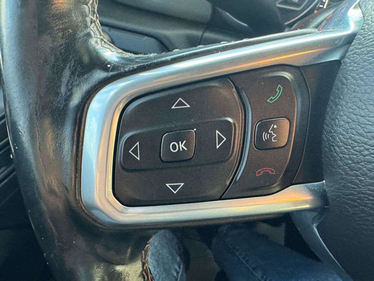 Used 2021 Jeep Wrangler Unlimited Sahara w/ Dual Top Group AWD/4WD image 18