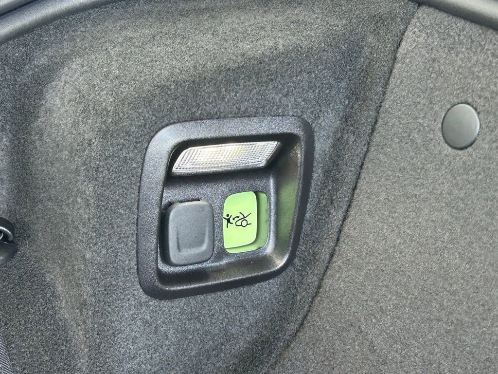 Used 2024 Chevrolet Corvette Stingray Premium Conv w/ Battery Protection Package image 35
