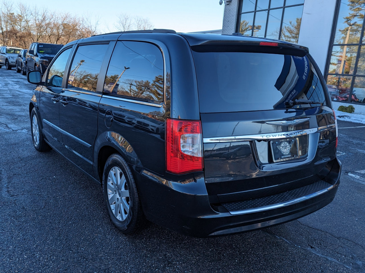 Used 2013 Chrysler Town & Country Touring image 11