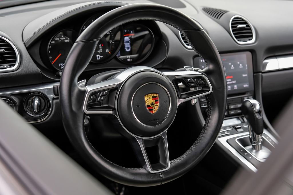 Used 2022 Porsche 718 Cayman RWD image 17