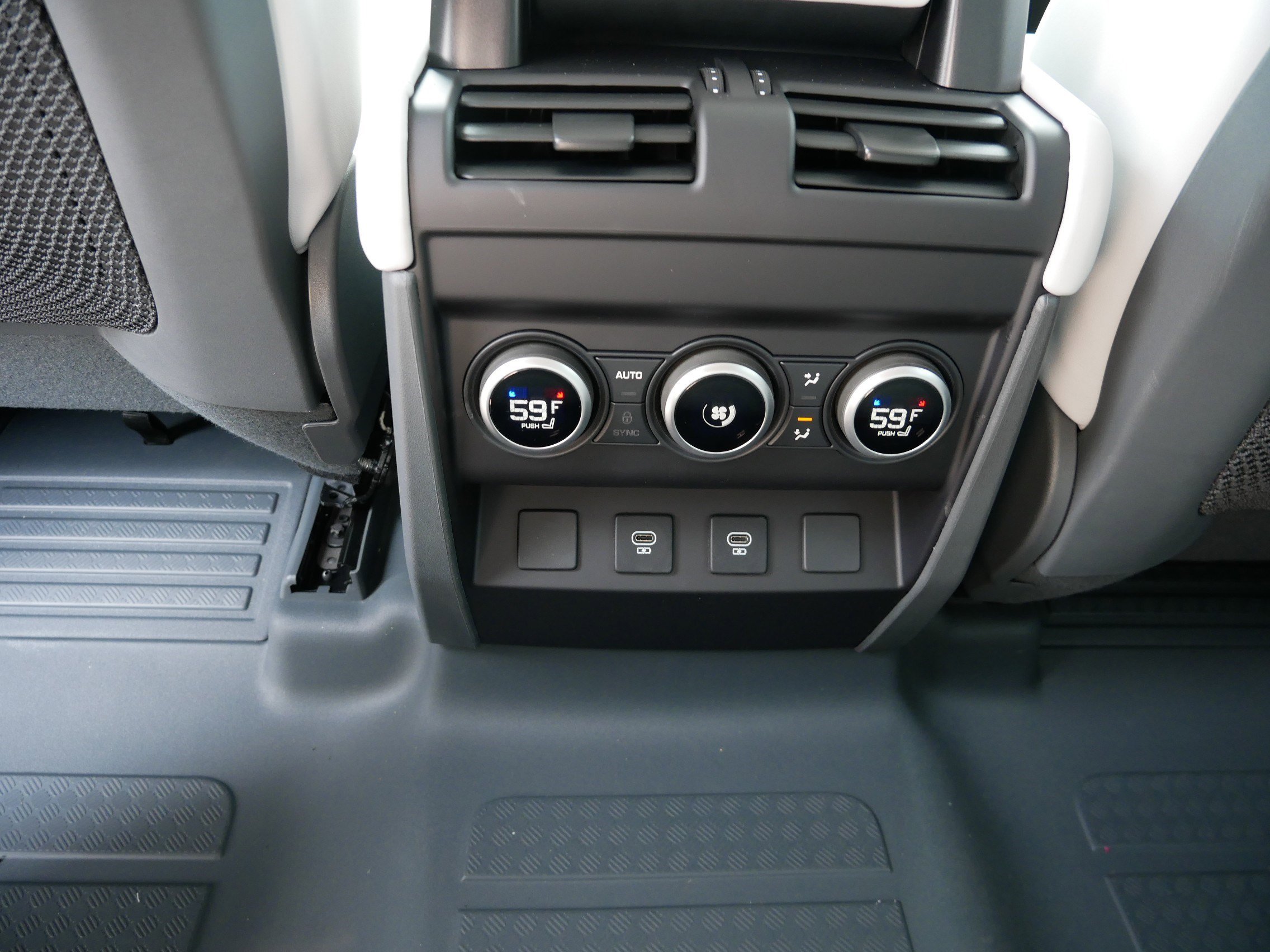 New 2025 Land Rover Defender 110 X-Dynamic SE image 7