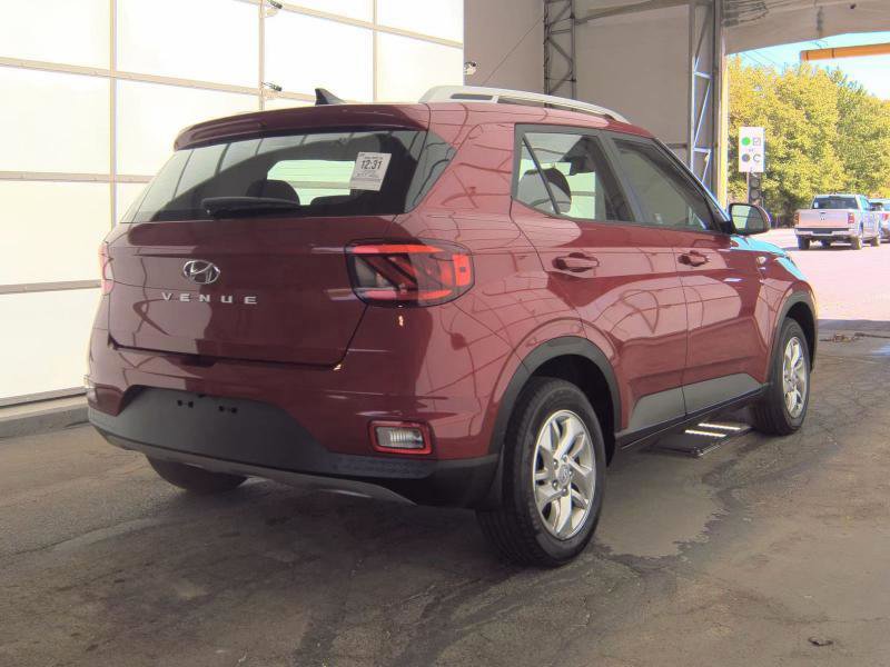 Used 2020 Hyundai Venue SEL FWD image 5
