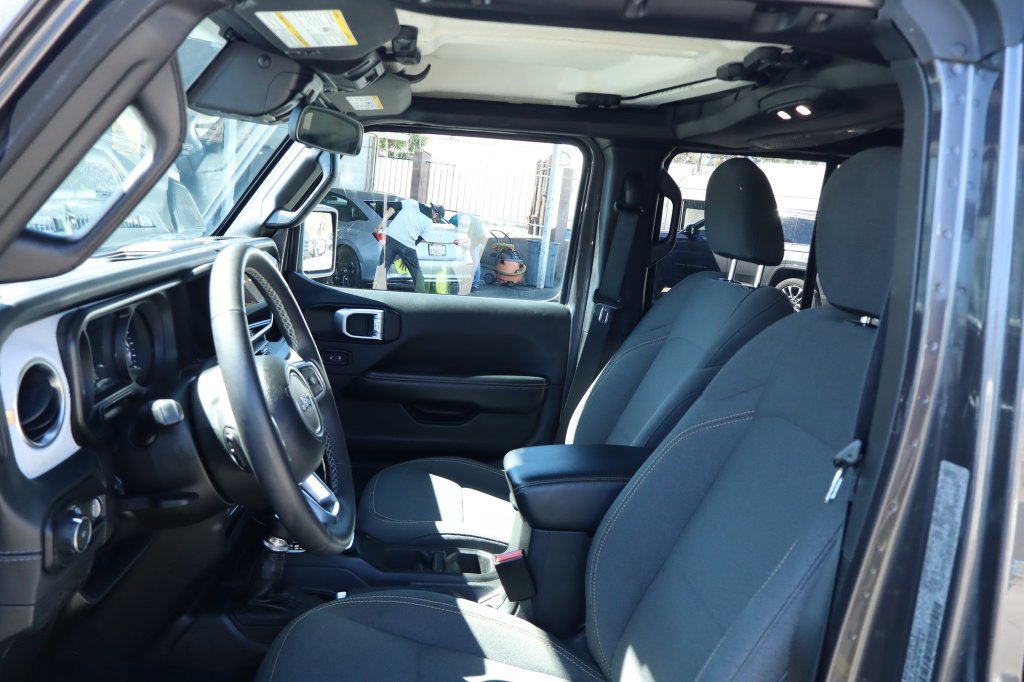 Certified 2025 Jeep Wrangler Unlimited Sahara AWD/4WD image 19