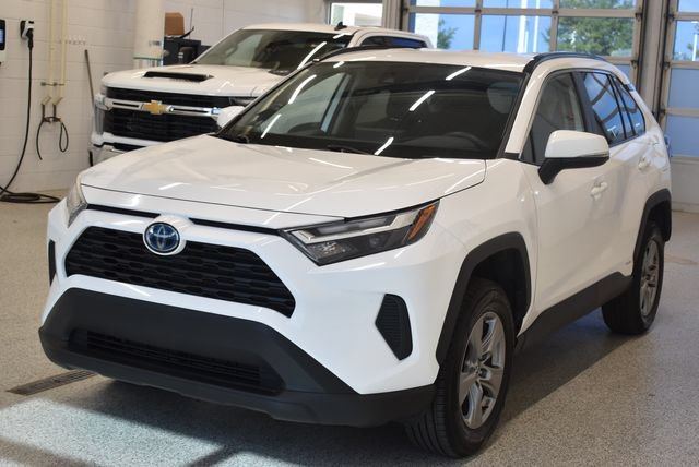 Used 2024 Toyota RAV4 LE AWD/4WD image 9