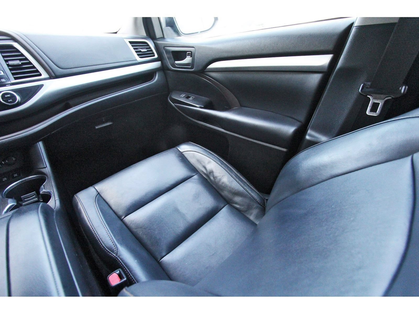 Used 2018 Toyota Highlander XLE AWD/4WD image 12