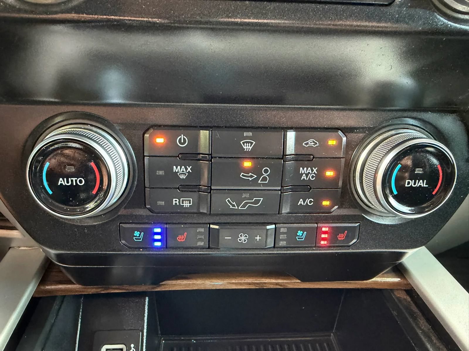Used 2020 Ford F150 Lariat w/ Equipment Group 502A Luxury AWD/4WD image 28