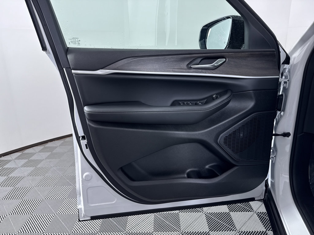 New 2026 Jeep Grand Cherokee Altitude AWD/4WD image 27