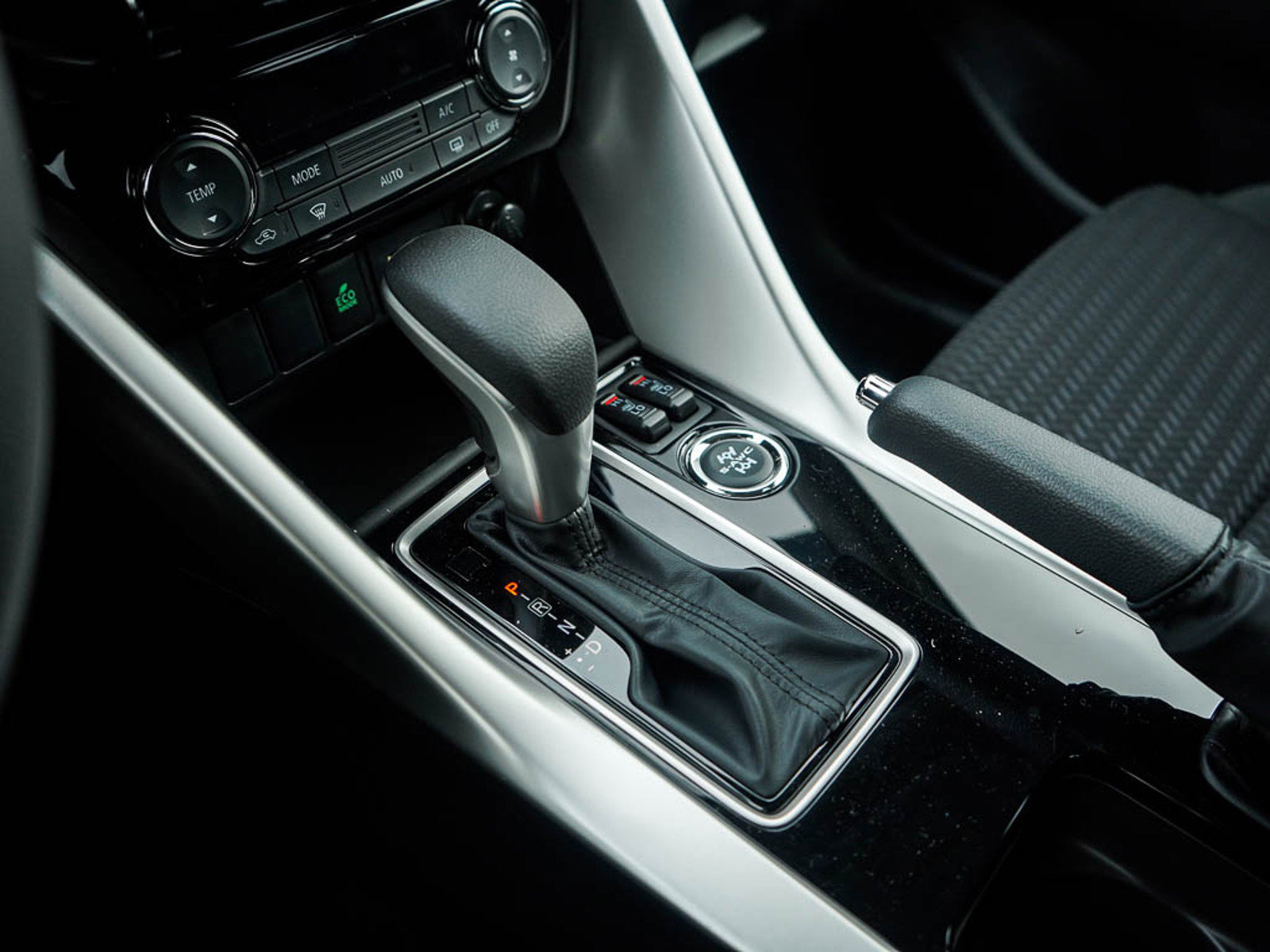 New 2025 Mitsubishi Eclipse Cross LE image 25