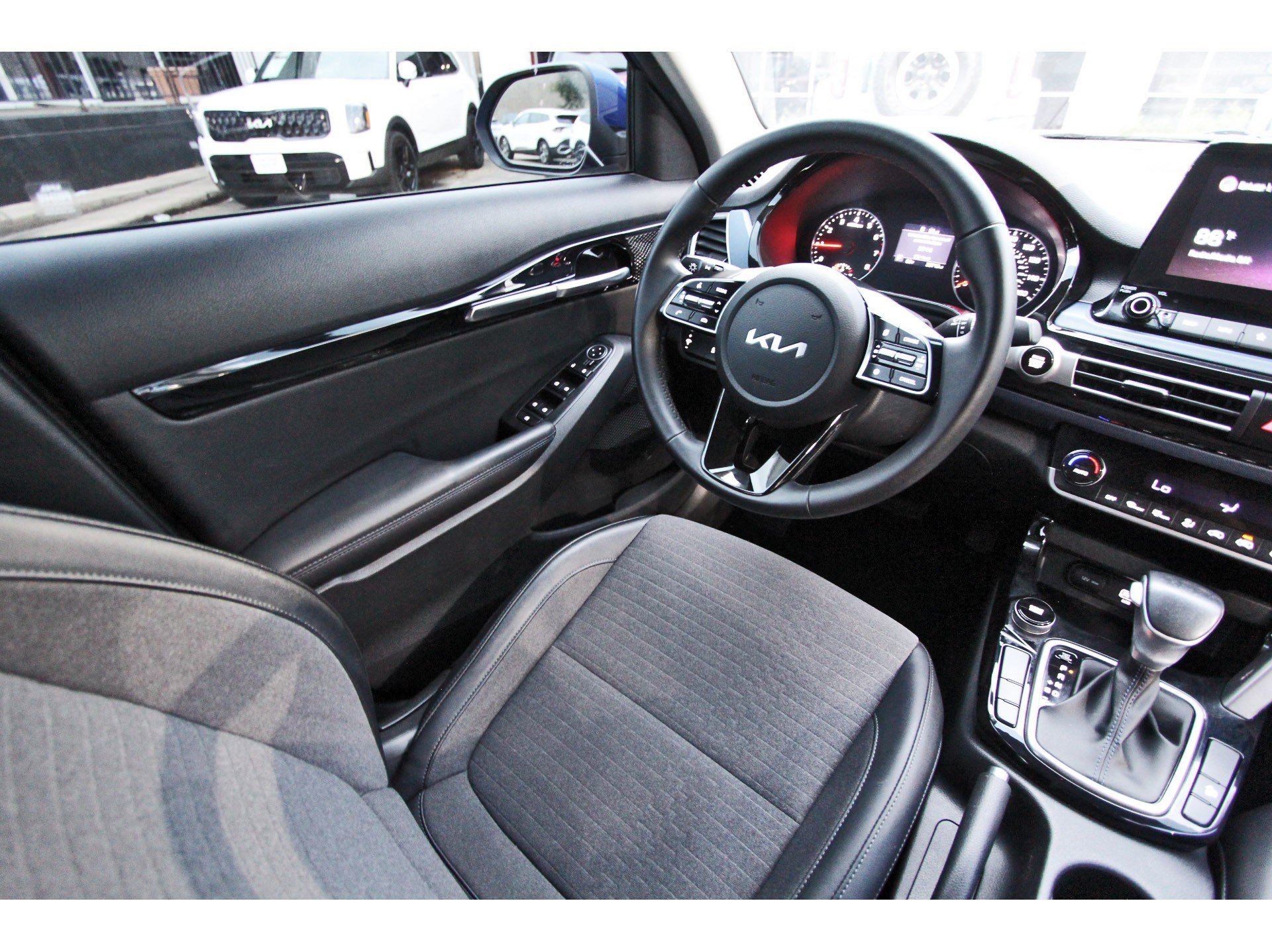 Certified 2022 Kia Seltos S FWD image 11