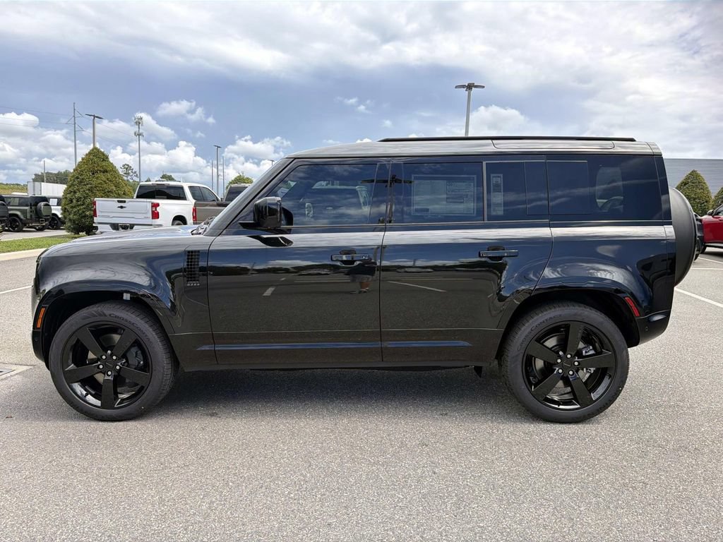 New 2026 Land Rover Defender 110 X-Dynamic SE AWD/4WD image 2