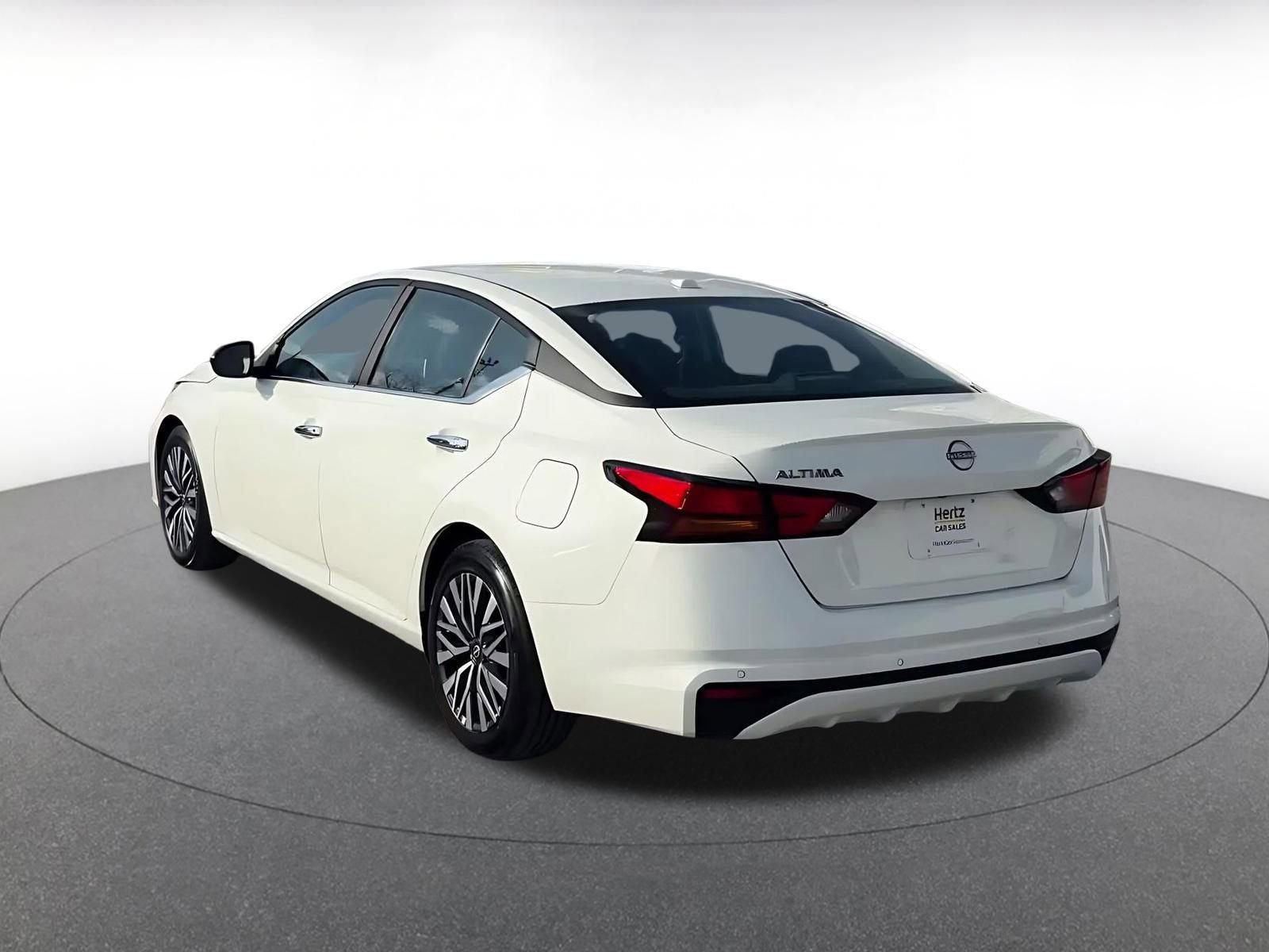 Used 2025 Nissan Altima 2.5 SV FWD image 11