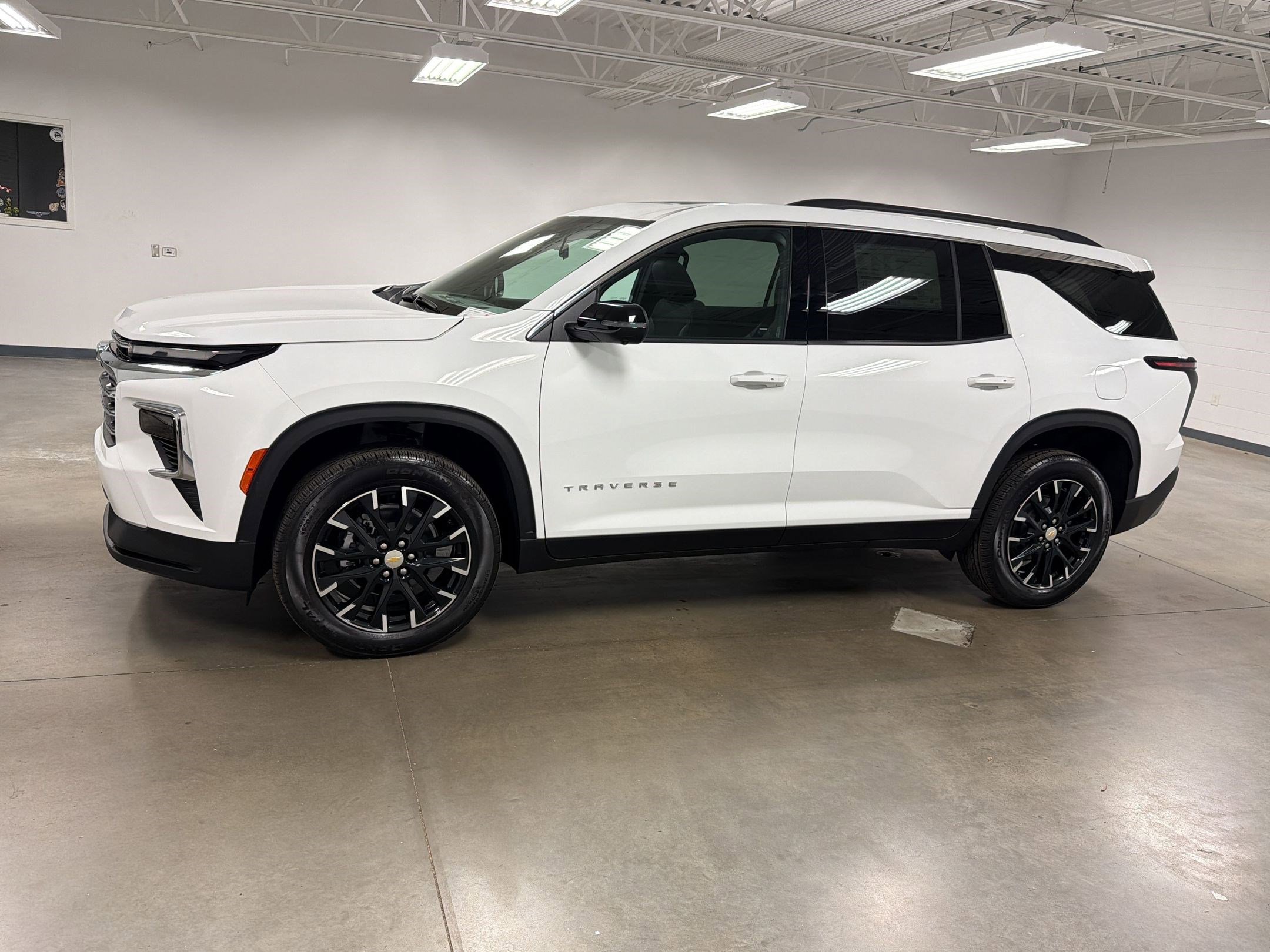 New 2026 Chevrolet Traverse LT w/ Sun and Wheel Package image 2