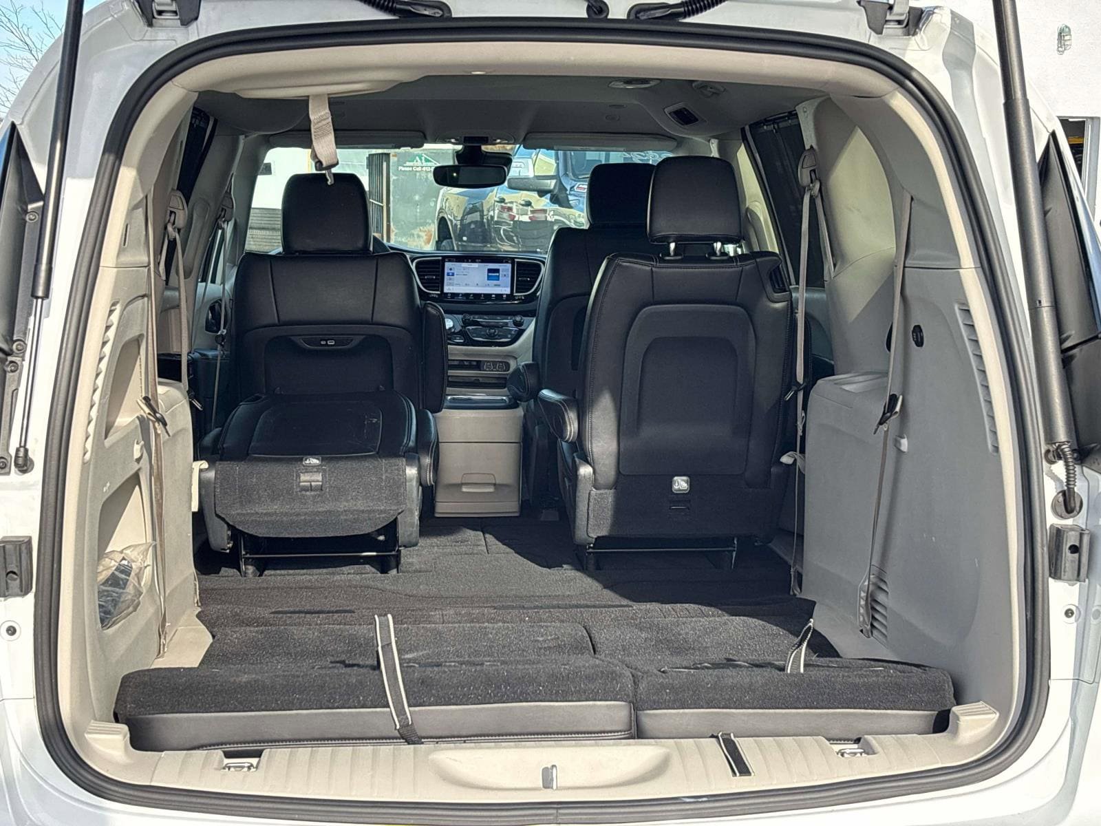 Used 2024 Chrysler Pacifica Touring-L FWD image 15