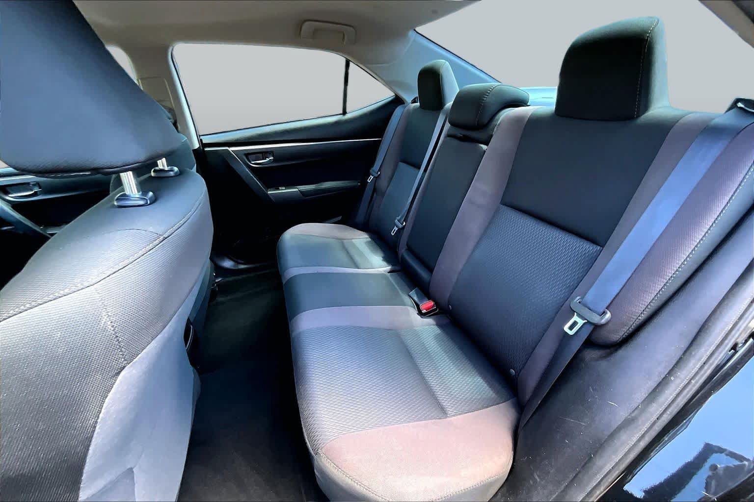 Used 2018 Toyota Corolla LE FWD image 21