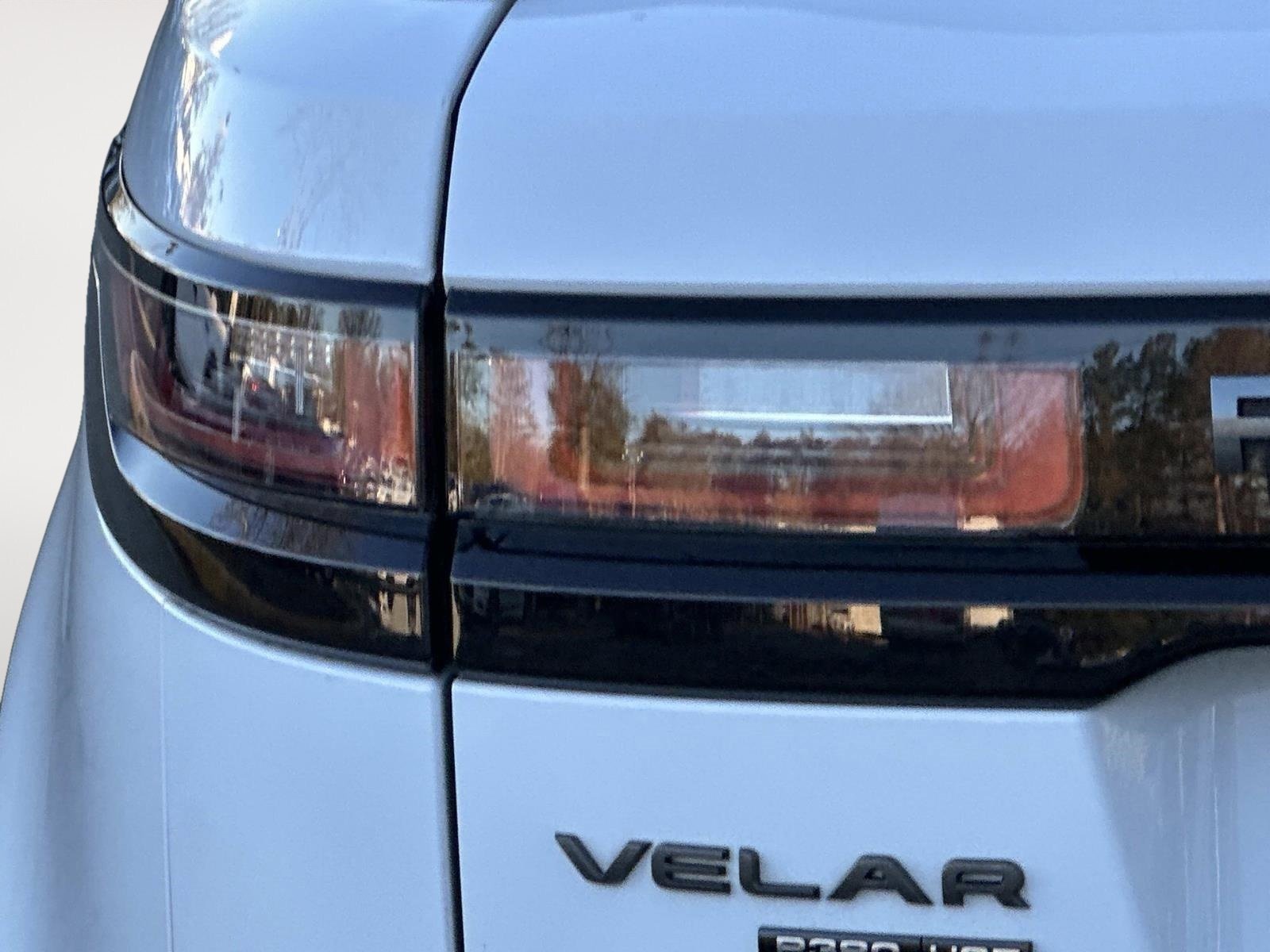 Used 2018 Land Rover Range Rover Velar R-Dynamic HSE image 6