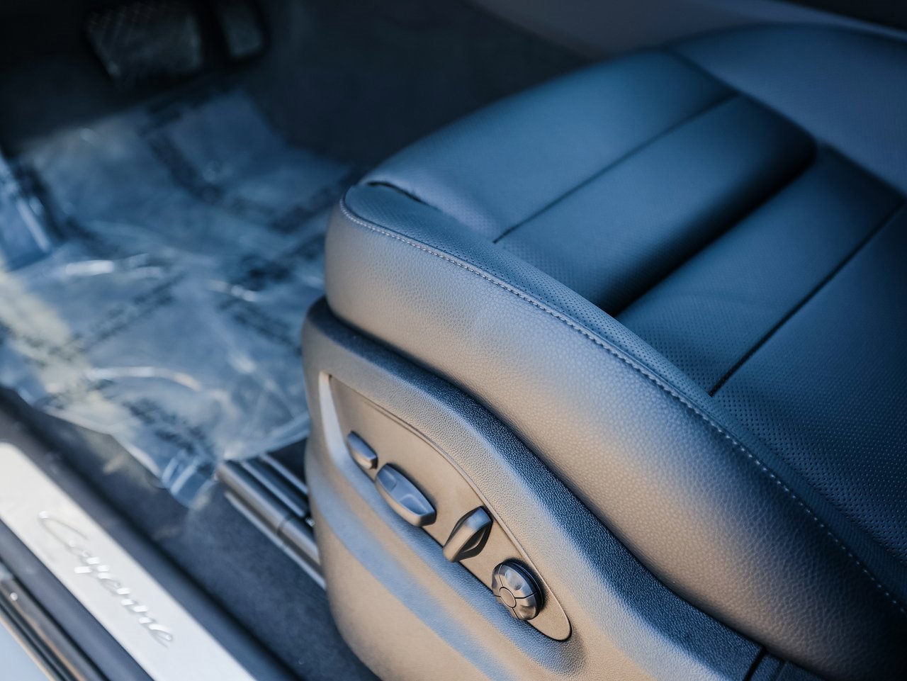 New 2025 Porsche Cayenne image 14