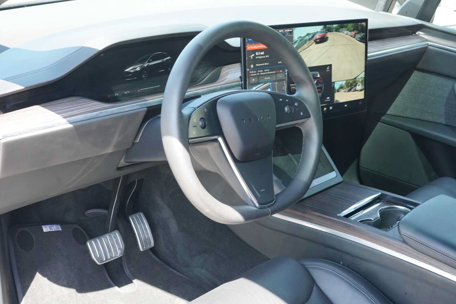 Used 2024 Tesla Model X AWD/4WD image 3