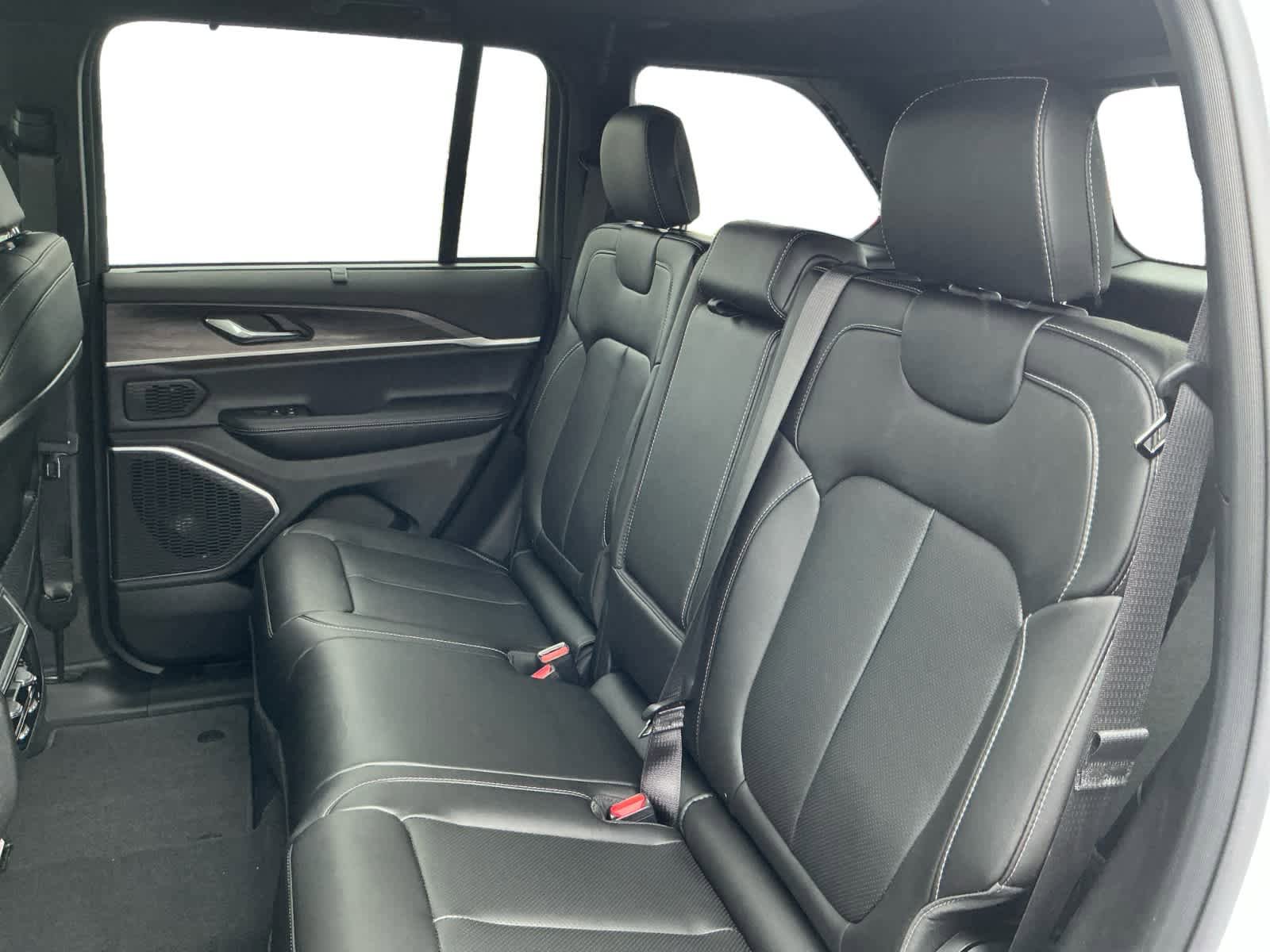 New 2025 Jeep Grand Cherokee Limited w/ Luxury Tech Group II image 14