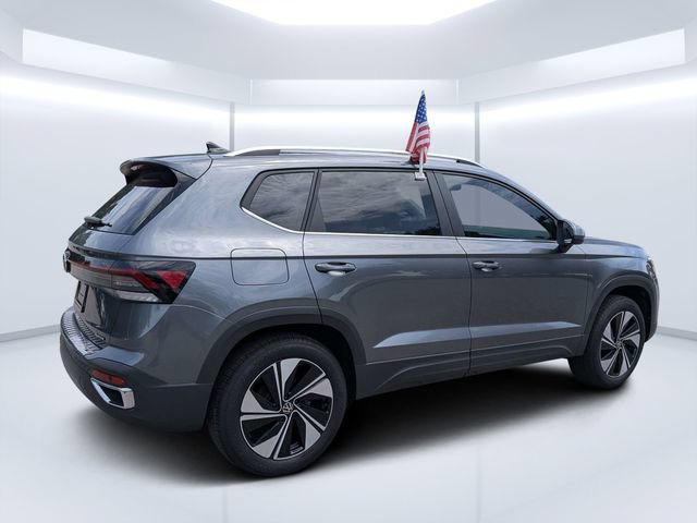 Used 2025 Volkswagen Taos SE AWD/4WD image 3