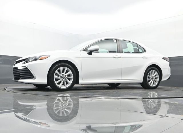 Used 2021 Toyota Camry LE image 28