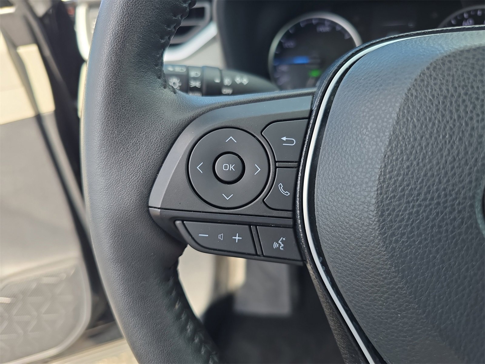 Used 2021 Toyota RAV4 XLE Premium image 23