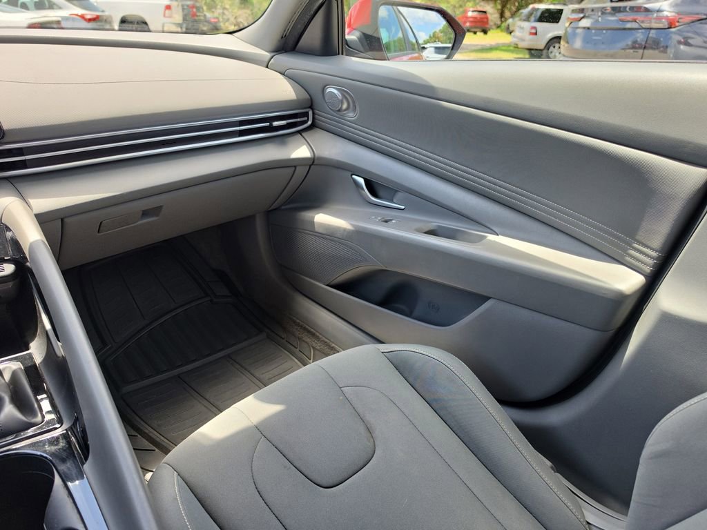 Used 2023 Hyundai Elantra SEL w/ Convenience Package FWD image 9