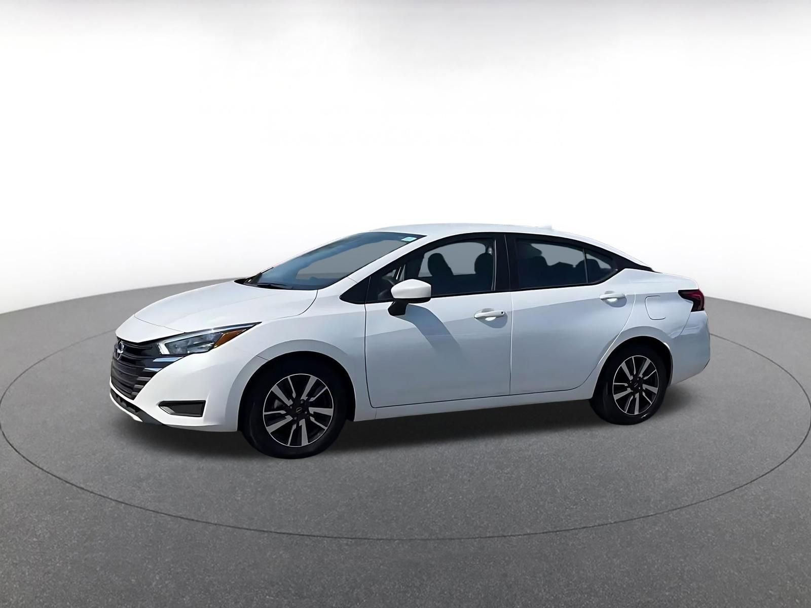 Used 2025 Nissan Versa SV image 8