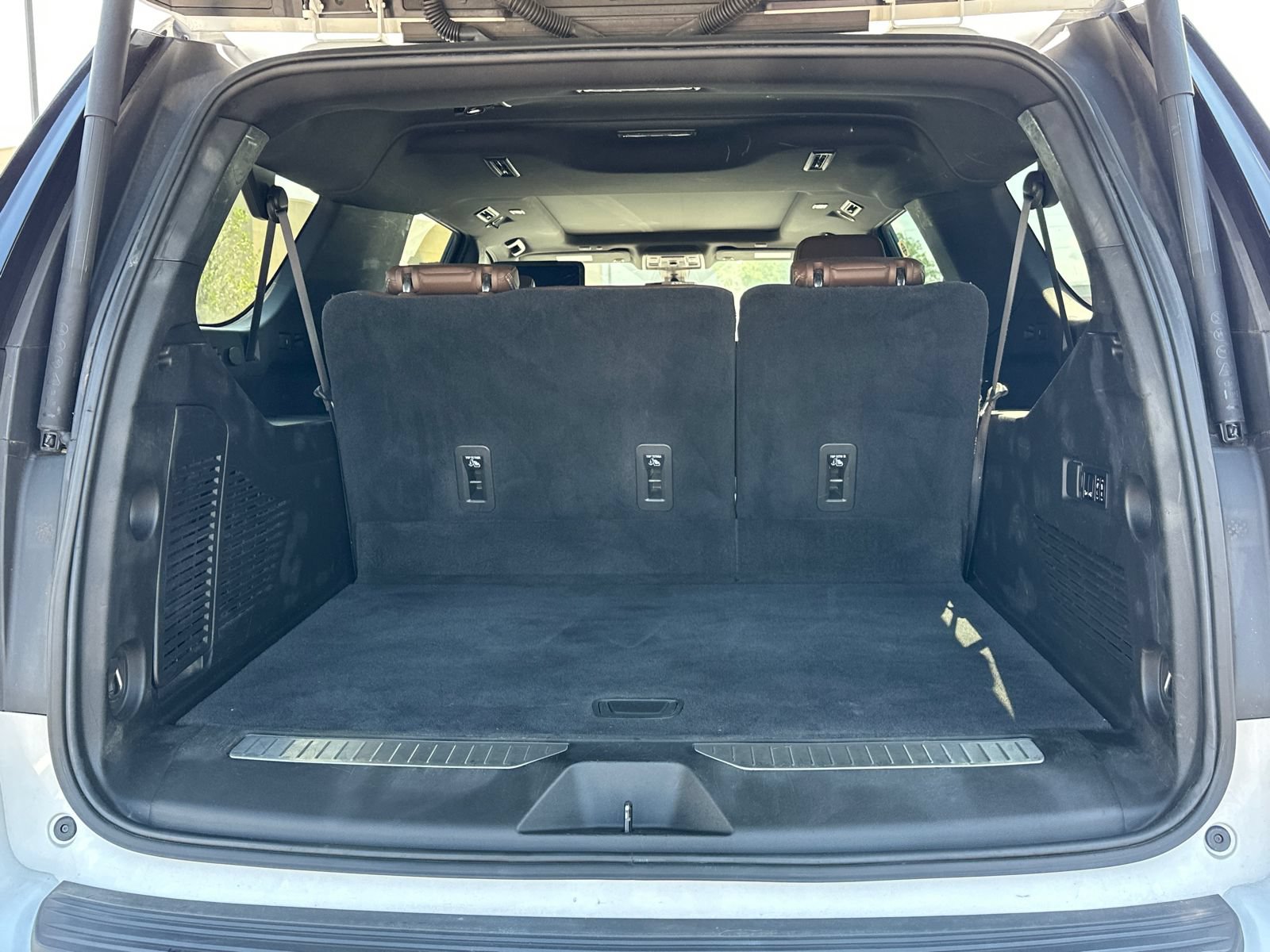 Used 2021 Chevrolet Suburban High Country w/ Premium Package AWD/4WD image 16