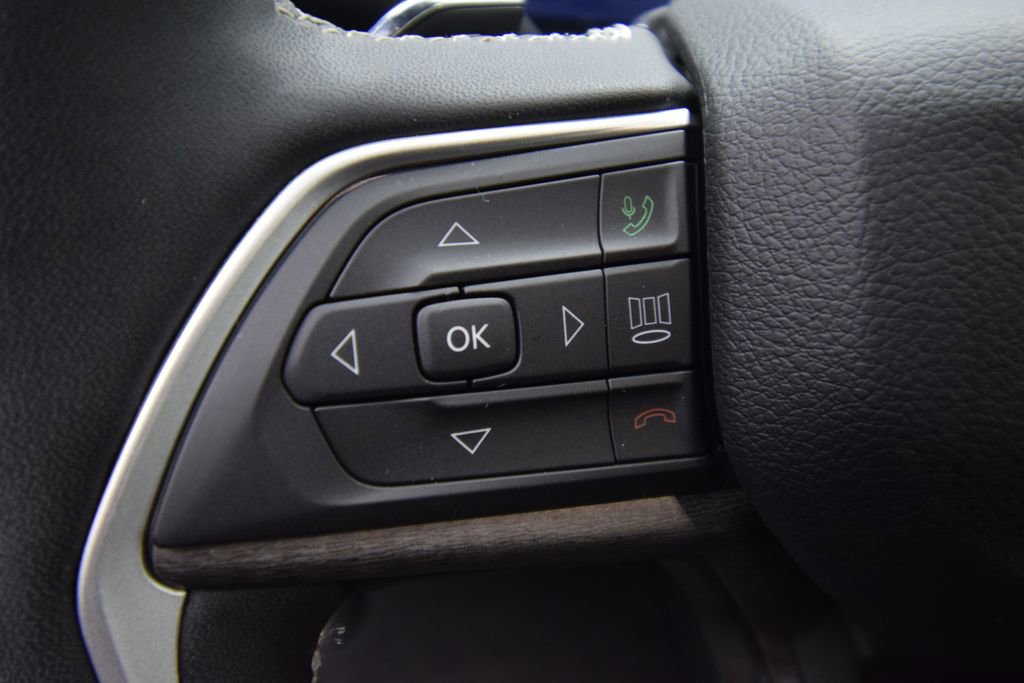 Used 2025 Jeep Grand Cherokee Limited image 35