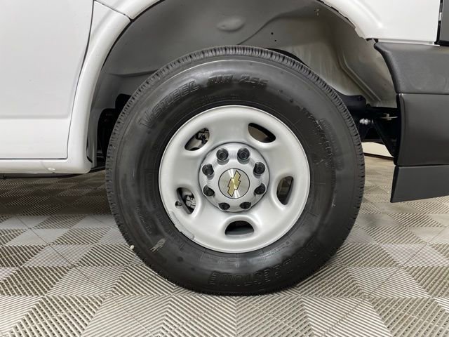 New 2025 Chevrolet Express 3500 w/ Driver Convenience Package image 32
