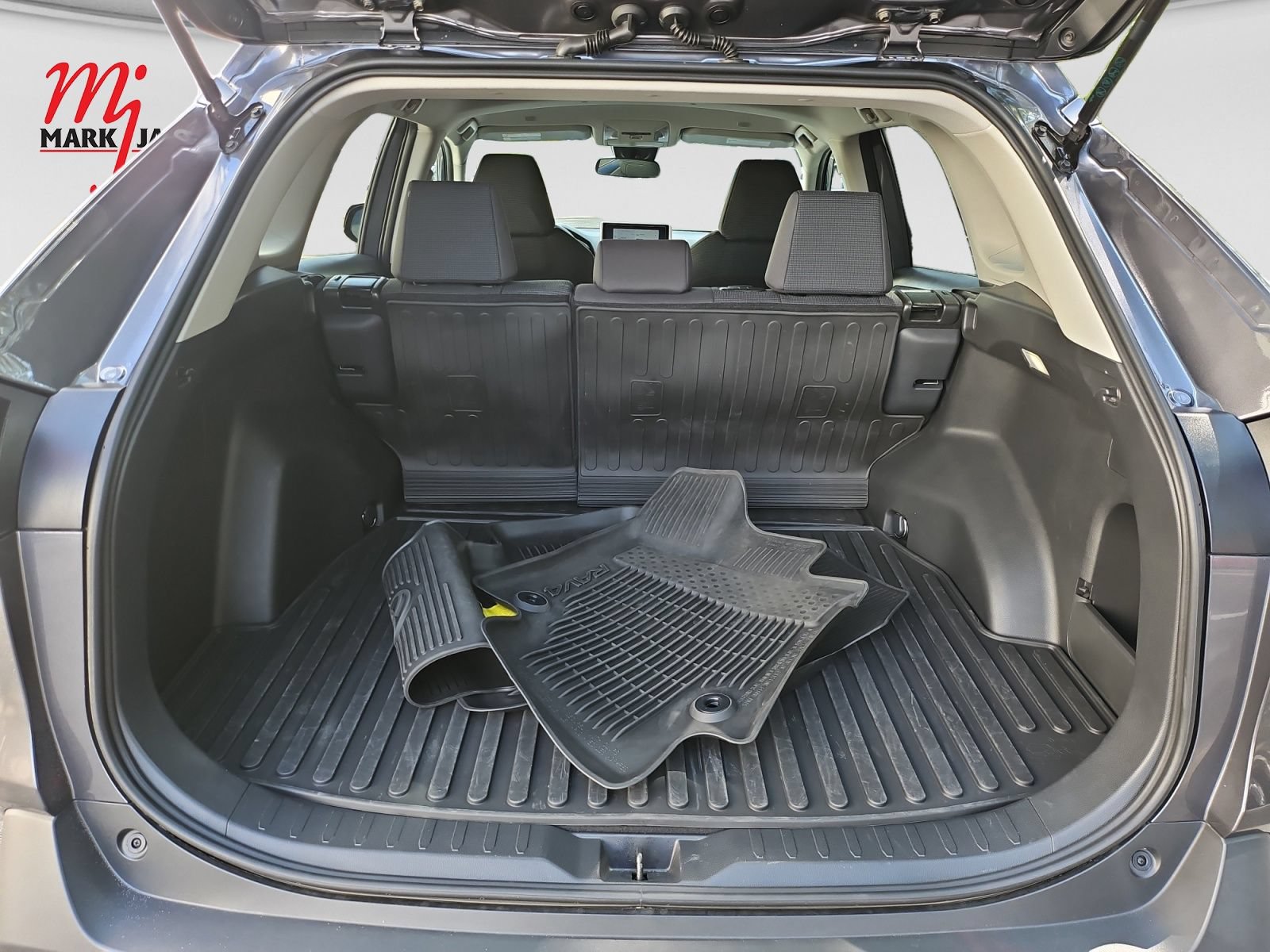 Used 2025 Toyota RAV4 LE AWD/4WD image 19
