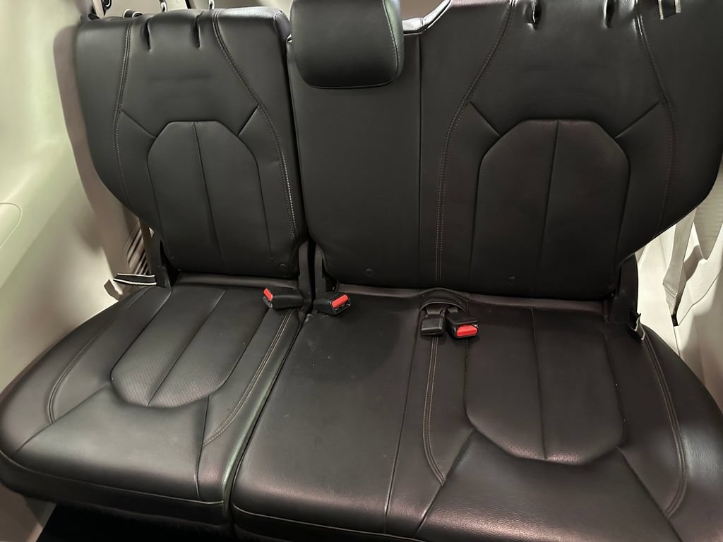 Used 2018 Chrysler Pacifica Touring-L FWD image 26