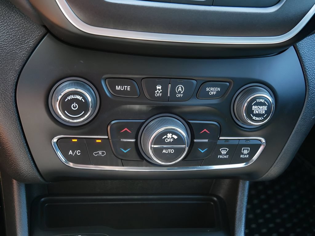 Used 2019 Jeep Cherokee Trailhawk AWD/4WD image 24