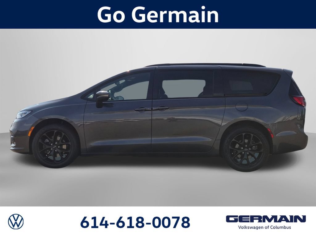 Used 2023 Chrysler Pacifica Touring-L w/ S Appearance Package AWD/4WD image 11