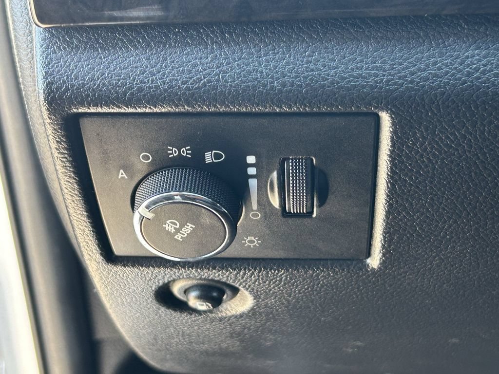 Used 2013 Jeep Grand Cherokee Laredo RWD image 24