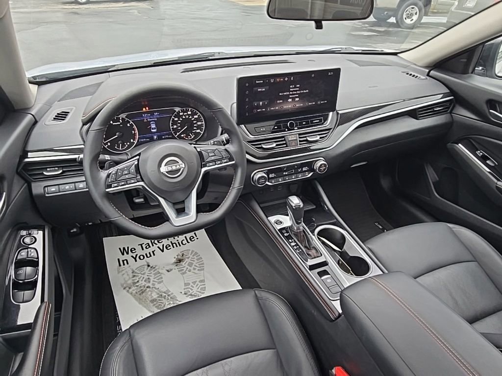Used 2025 Nissan Altima 2.5 SR w/ SR Premium Package image 25
