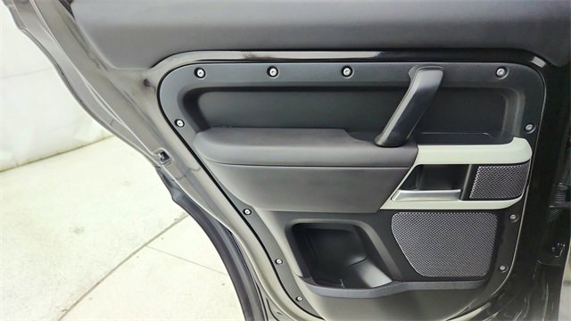Used 2024 Land Rover Defender 110 S image 30